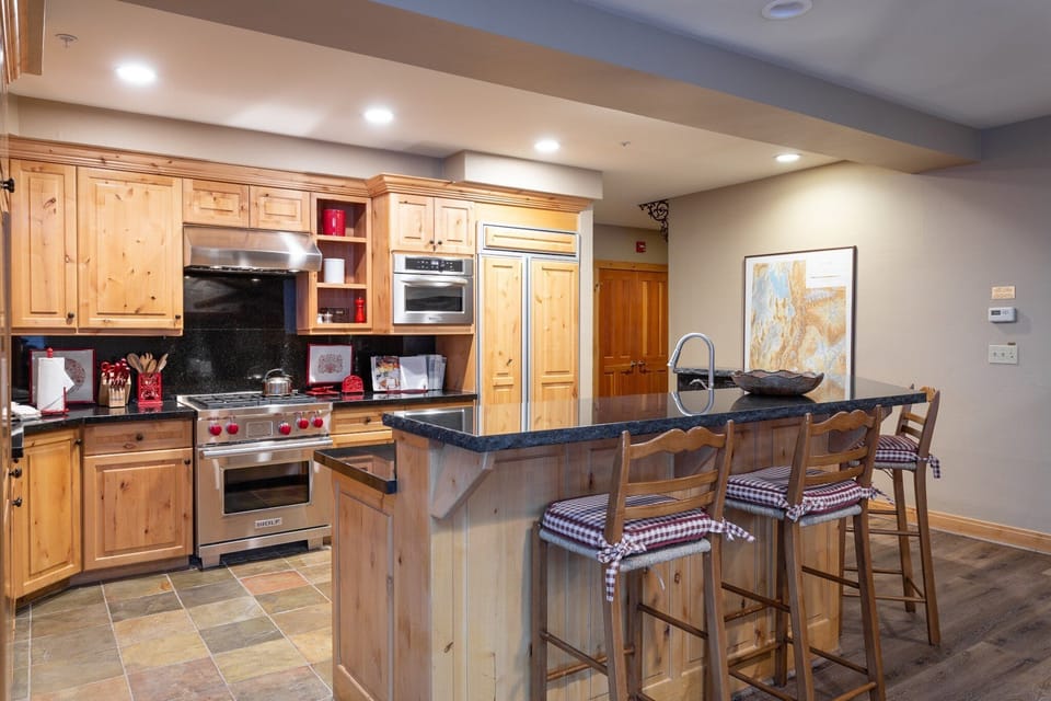 Condo, 2 Bedrooms | Private kitchen | Fridge, oven, coffee/tea maker, toaster