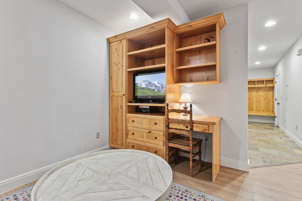 Condo, 2 Bedrooms | Interior