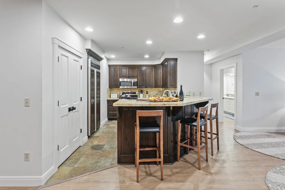 Condo, 2 Bedrooms | Private kitchen | Fridge, oven, coffee/tea maker, toaster