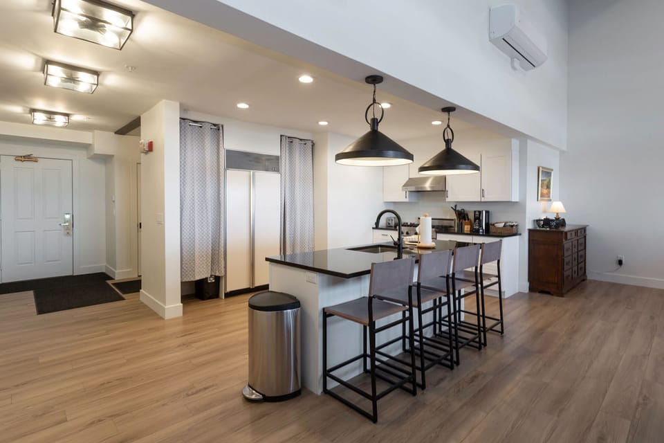 Condo, 3 Bedrooms | Private kitchen | Fridge, oven, coffee/tea maker, toaster