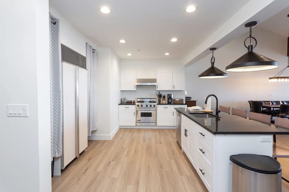 Condo, 3 Bedrooms | Private kitchen | Fridge, oven, coffee/tea maker, toaster