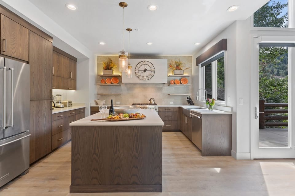 Condo, 4 Bedrooms | Private kitchen | Fridge, oven, coffee/tea maker, toaster