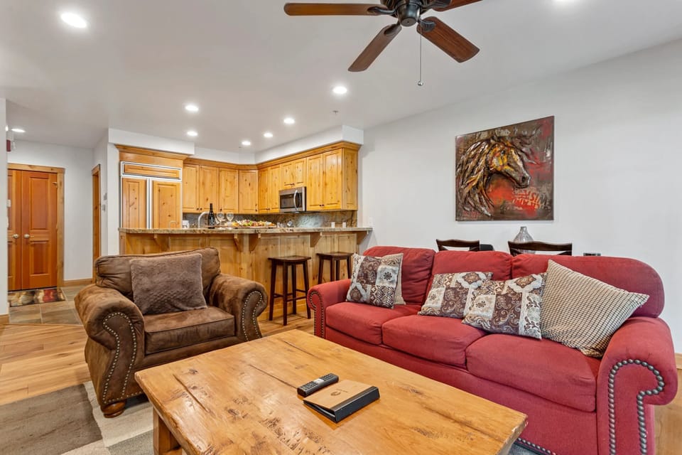 Condo, 1 Bedroom | Living area | Smart TV