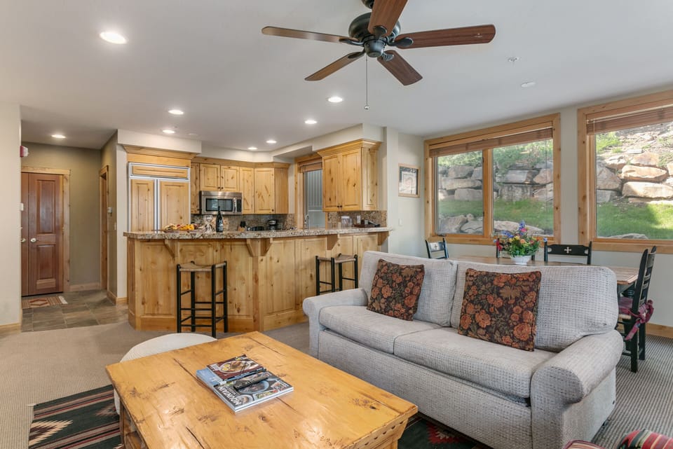 Condo, 1 Bedroom | Living area | Smart TV