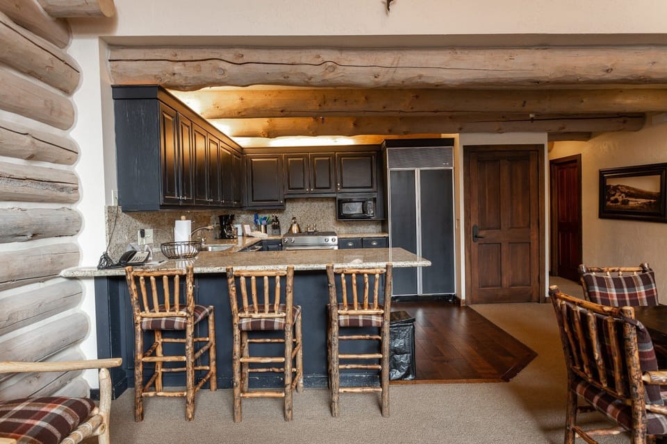 Condo, 2 Bedrooms | Private kitchen | Fridge, oven, coffee/tea maker, toaster