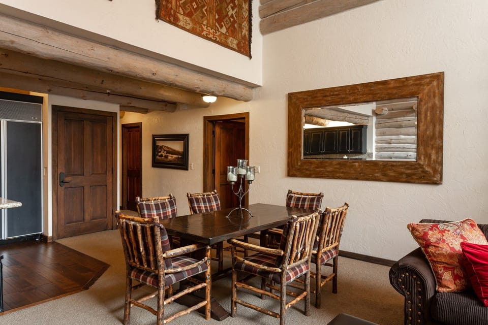 Condo, 2 Bedrooms | Dining