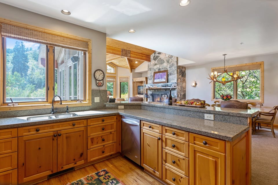 Condo, 4 Bedrooms | Interior