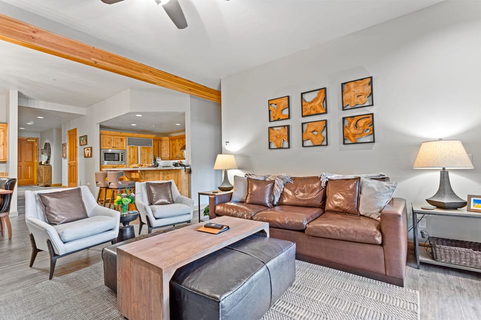 Condo, 2 Bedrooms | Living area