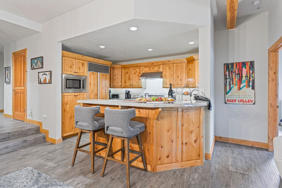 Condo, 2 Bedrooms | Private kitchen | Fridge, oven, coffee/tea maker, toaster