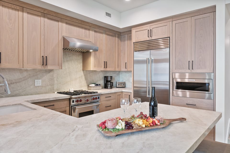 Condo, 3 Bedrooms | Private kitchen | Fridge, oven, coffee/tea maker, toaster