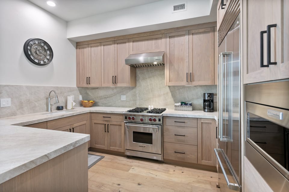 Condo, 3 Bedrooms | Private kitchen | Fridge, oven, coffee/tea maker, toaster