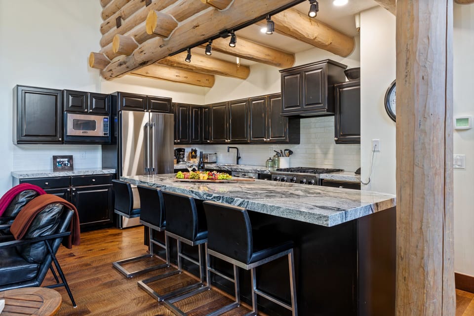 Condo, 3 Bedrooms | Private kitchen | Fridge, oven, coffee/tea maker, toaster