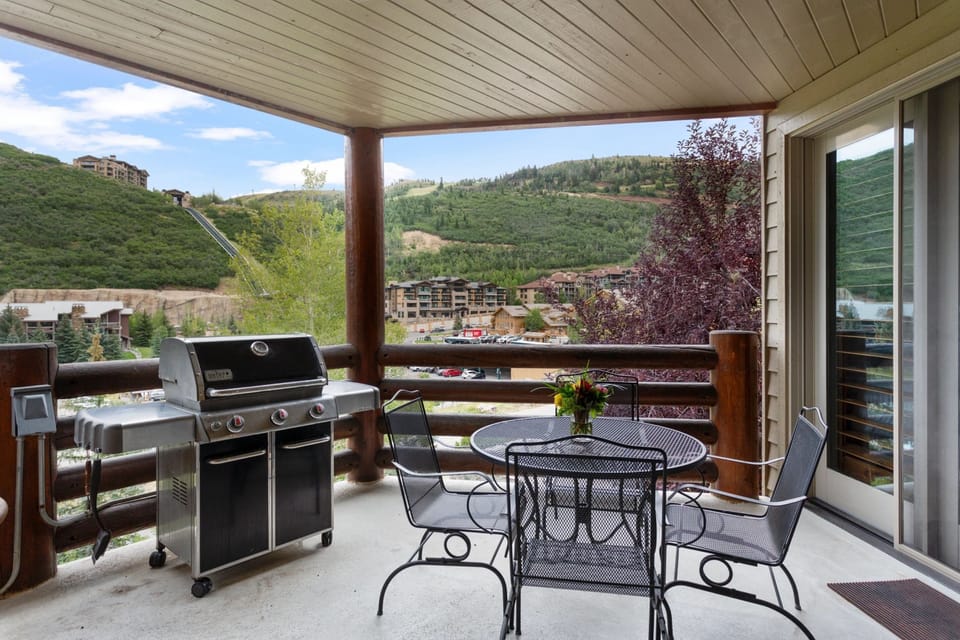Condo, 2 Bedrooms | Outdoor dining
