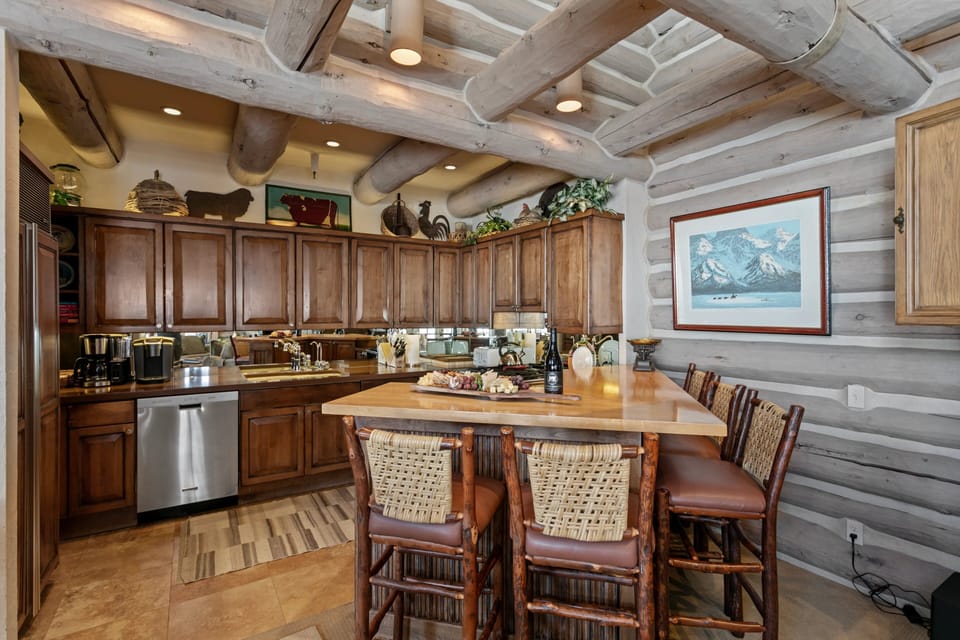Condo, 3 Bedrooms | Dining