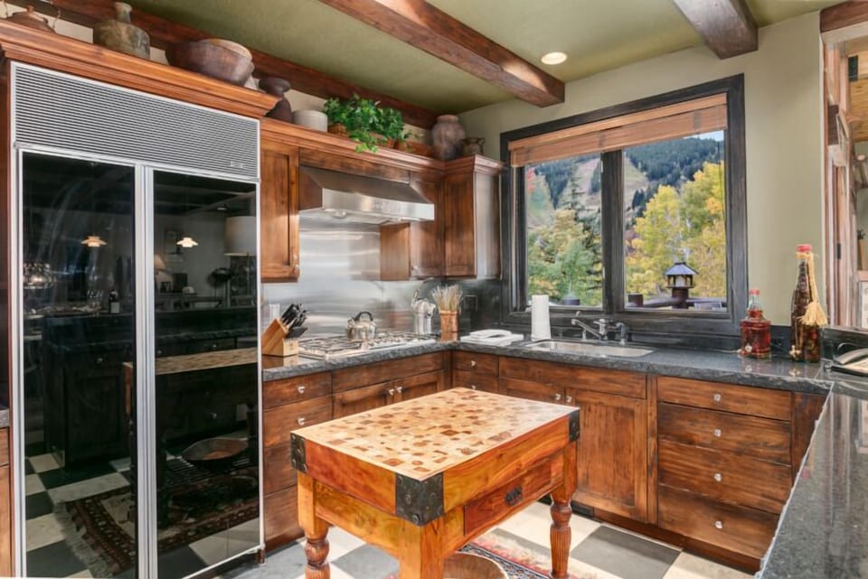 Condo, 4 Bedrooms | Private kitchen | Fridge, oven, coffee/tea maker, toaster