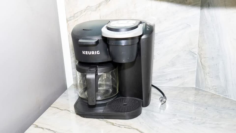 House, 4 Bedrooms | Coffee and/or coffee maker