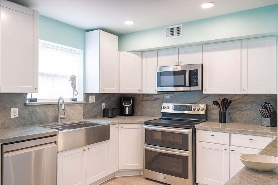 House, 4 Bedrooms | Private kitchen | Coffee/tea maker, fridge, oven, toaster