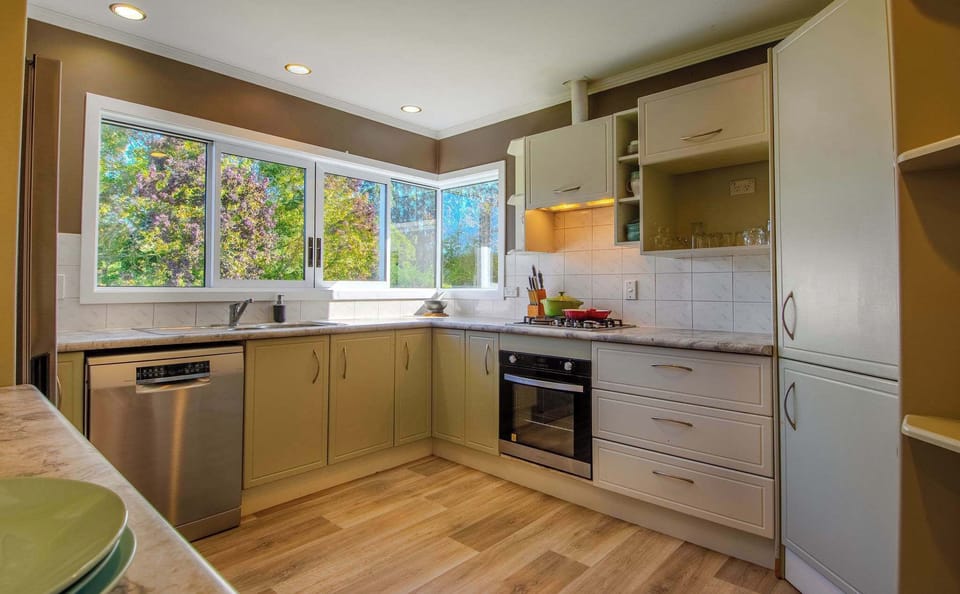 Fully equipped kitchen with gas range