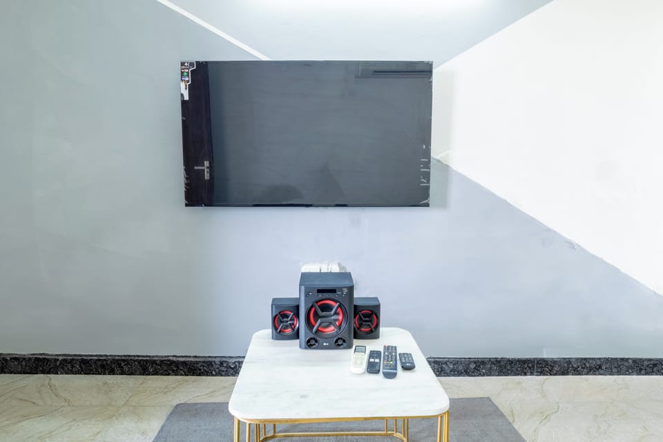 Studio, City View | Living area