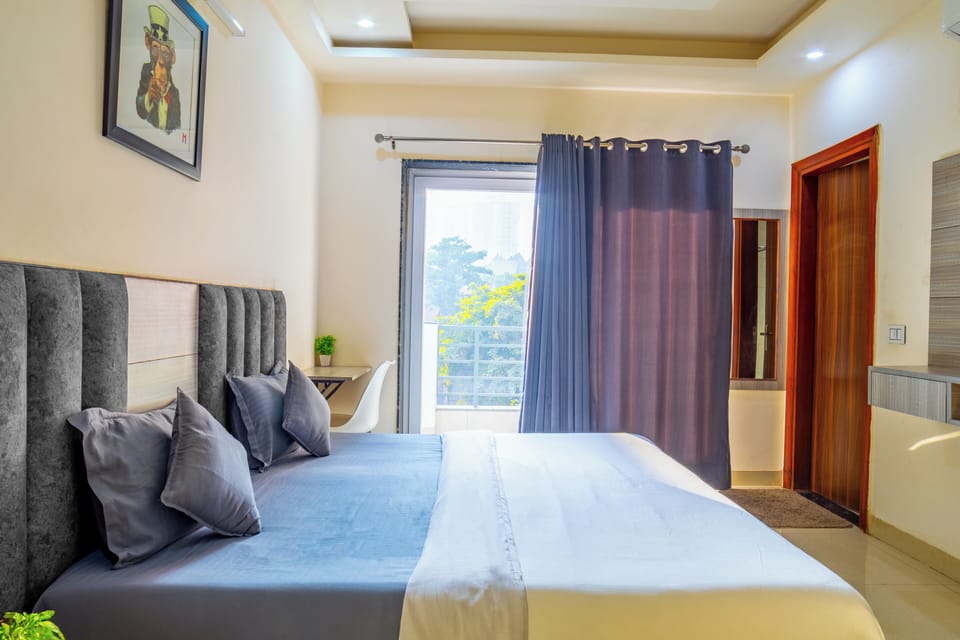 Studio, City View | In-room safe, desk, laptop workspace, blackout drapes