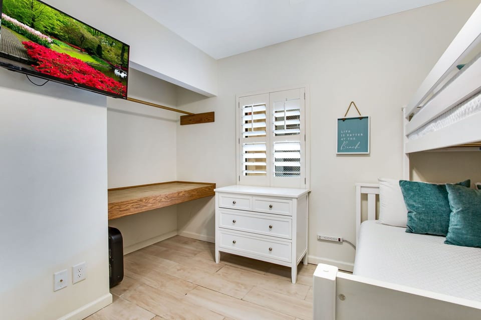 Bunk bedroom
