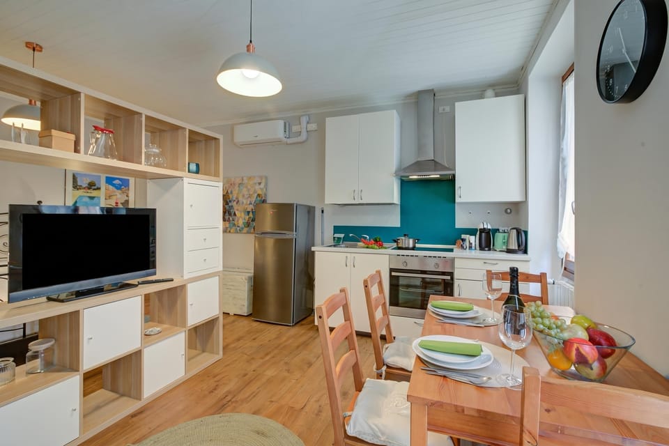 Family Apartment, Multiple Bedrooms (Vicky Loft Gardone-relax & Vittoriale) | Private kitchen | Fridge, oven, stovetop, coffee/tea maker