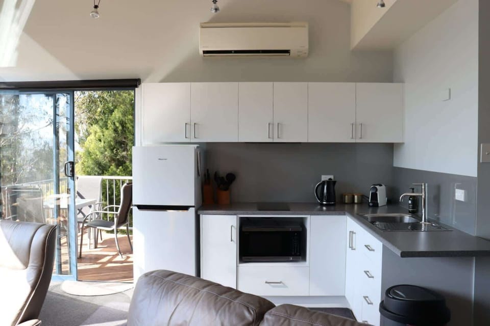 Tamar Ridge Apartments - The Lookout - Fully Equipped Kitchen