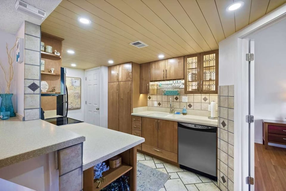 Kitchen with dishwasher