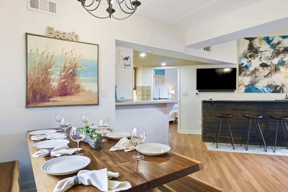 Living room with dining table 