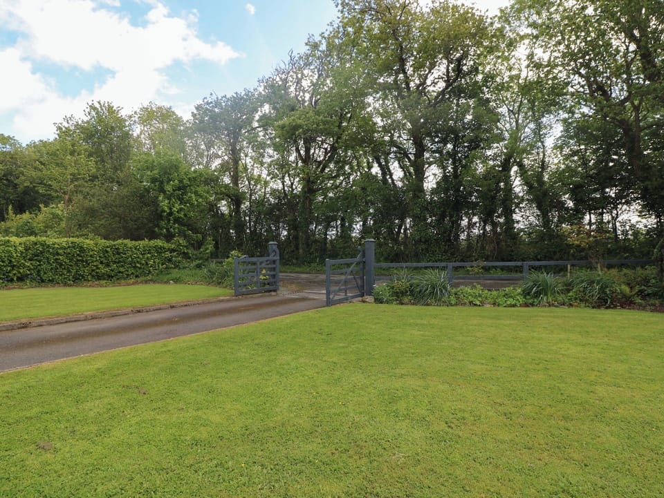 Cottage | Property grounds