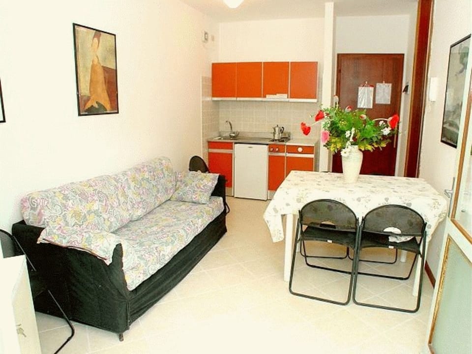 Apartment, 1 Bedroom, Balcony | Living room