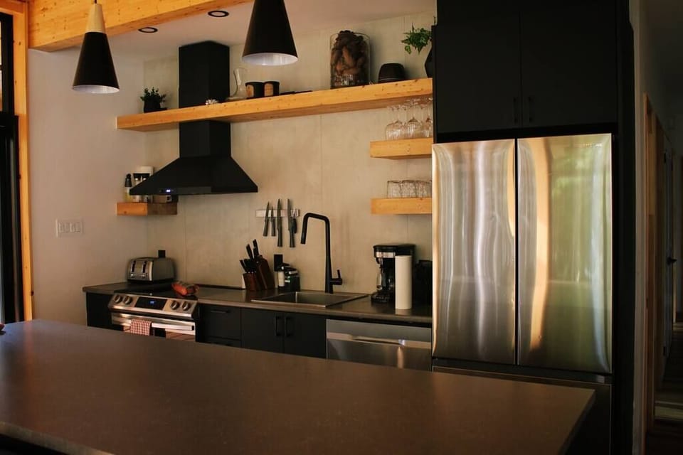 Cuisine moderne et élégante aux finitions raffinées, parfaite pour vivre de belles aventures culinaires !
