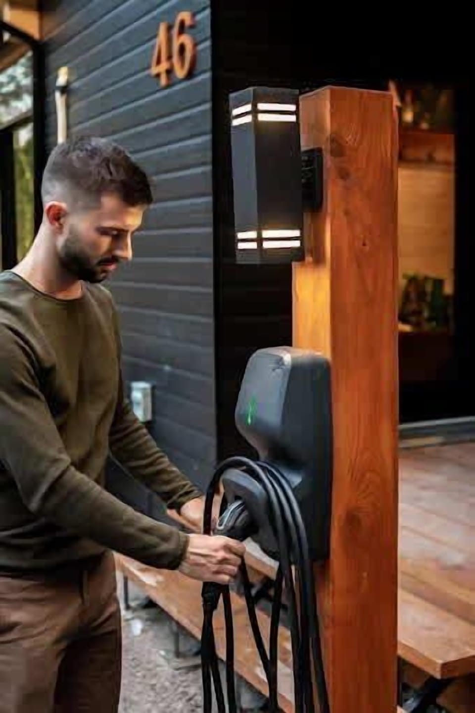 Borne de recharge électrique : rechargez votre véhicule directement à votre porte et partez à l’aventure l’esprit tranquille ! Pratique et rapide, idéale pour les voyageurs écoresponsables.