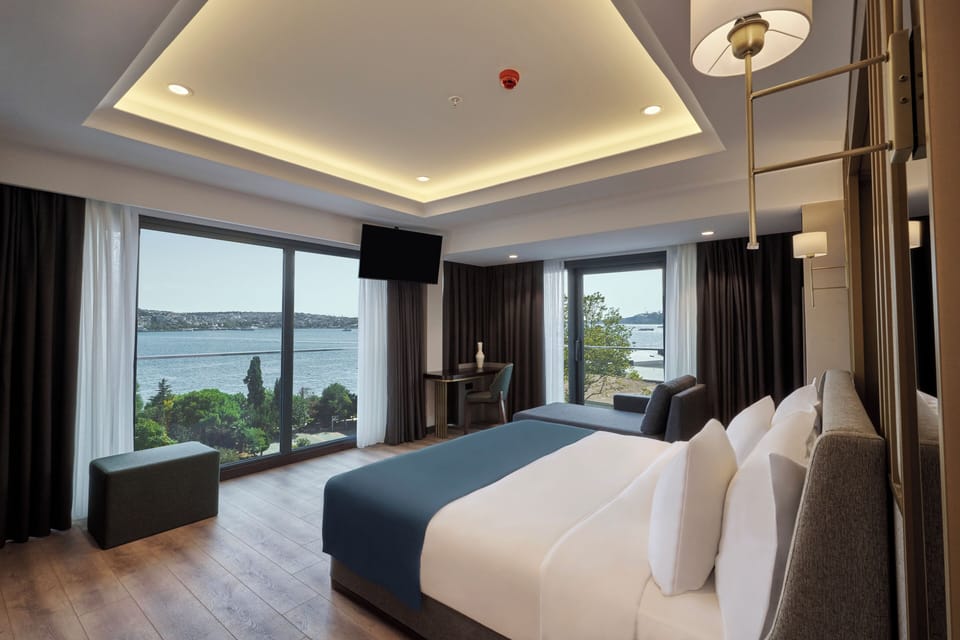 Junior Suite, Sea View | Minibar, soundproofing, iron/ironing board, free WiFi