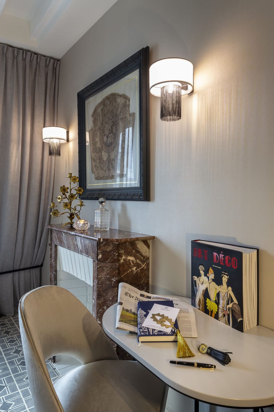 Junior Suite | Minibar, in-room safe, desk, blackout drapes
