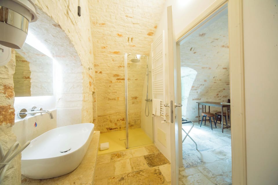 Deluxe Double Room, City View | Bathroom shower