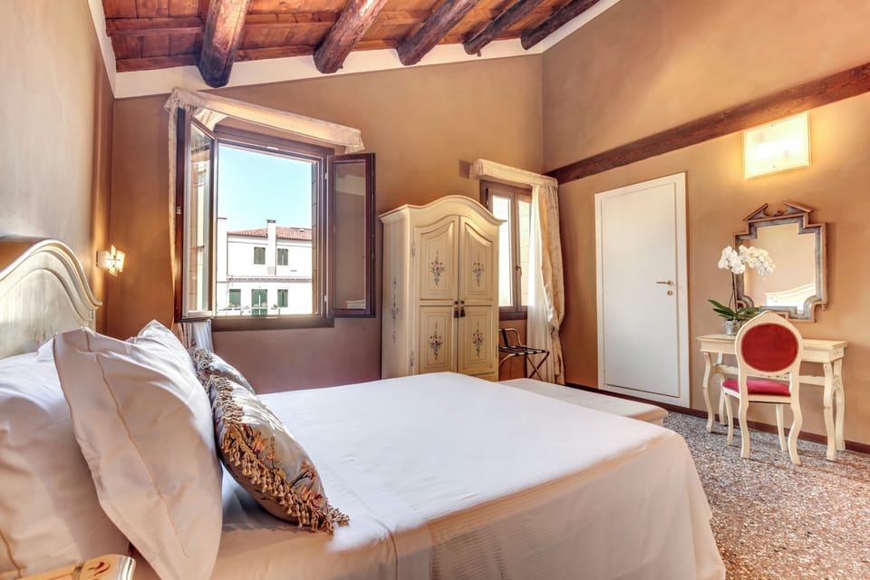 Down comforters, in-room safe, free WiFi, bed sheets