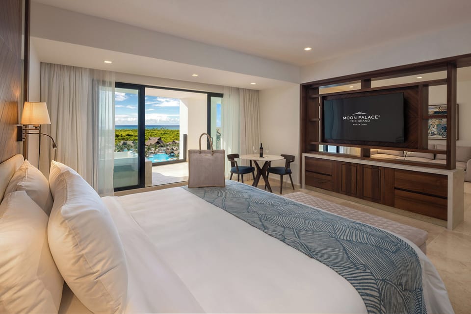 Grand Governor Suite Ocean View | Premium bedding, down comforters, free minibar, in-room safe