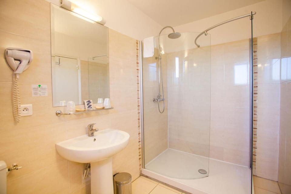 Shower, free toiletries, hair dryer, towels