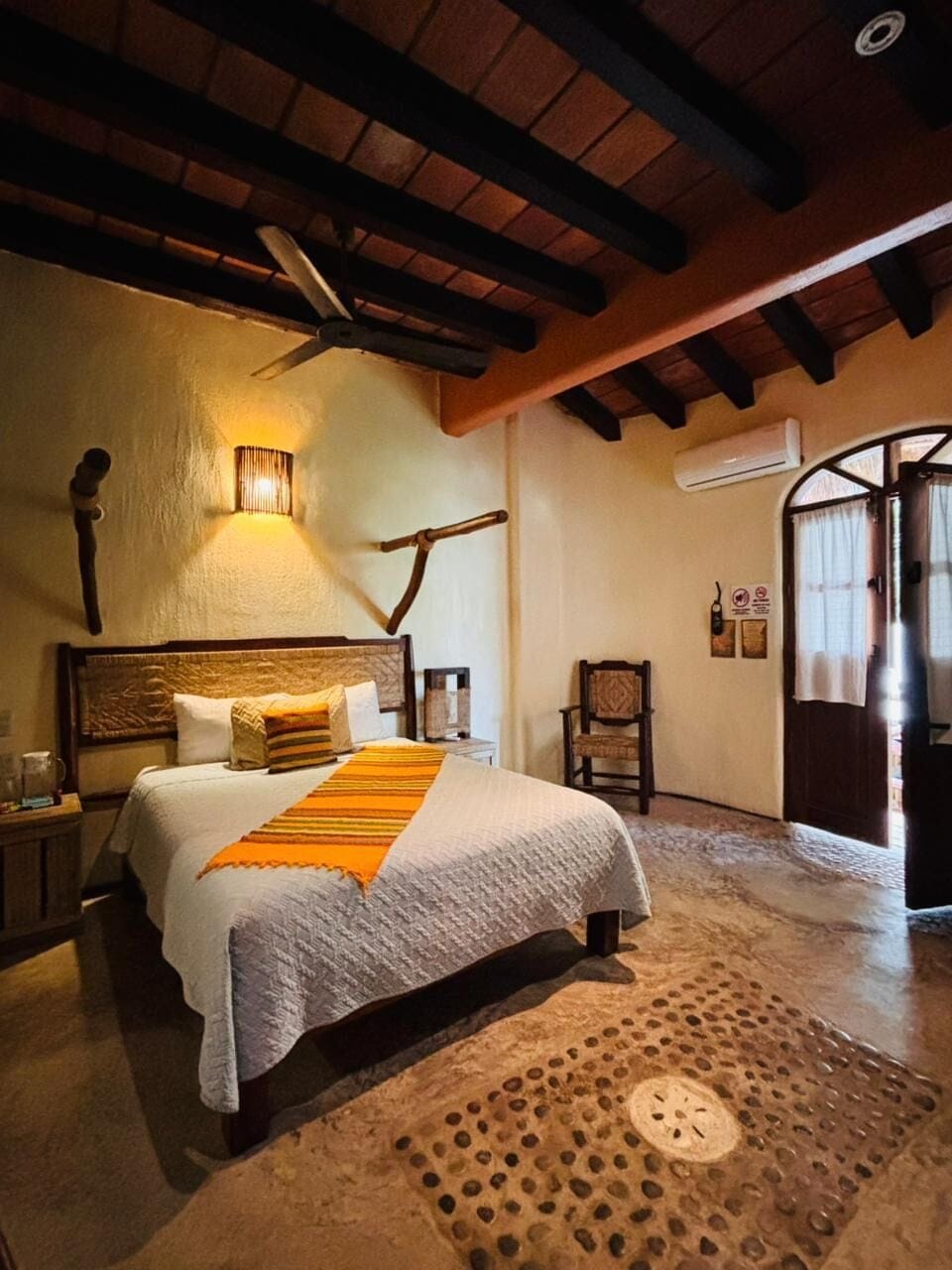 Chuy Room First Floor | Free WiFi, bed sheets