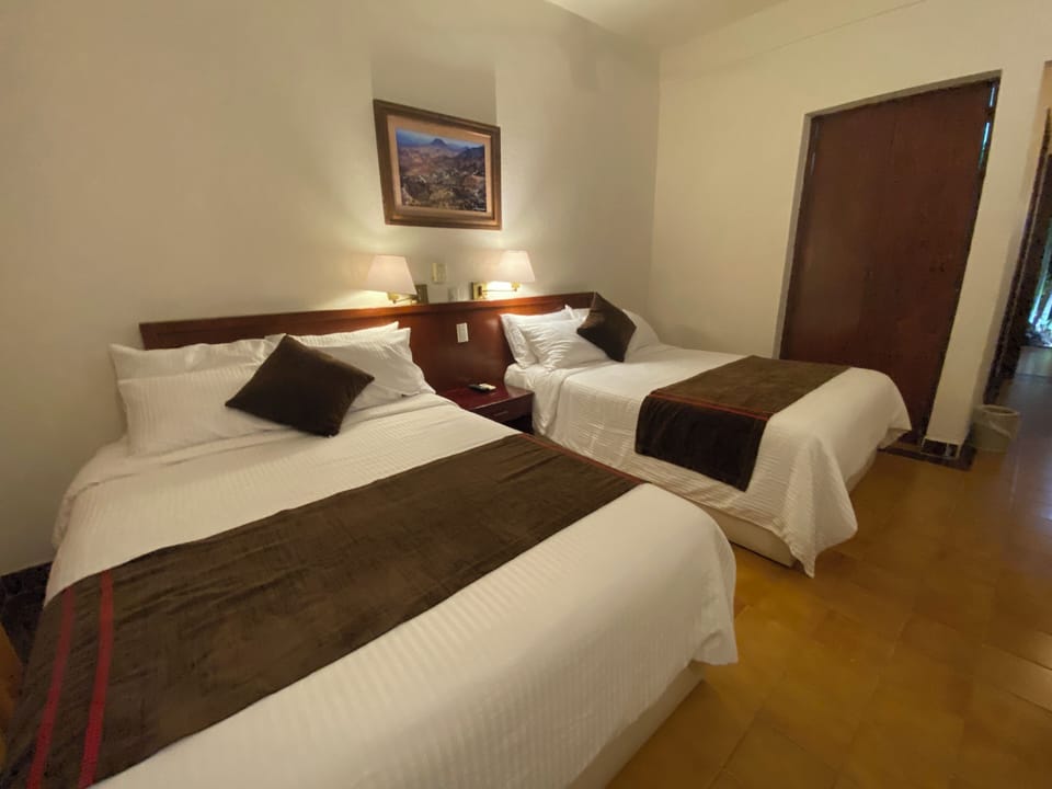 Comfort Double Room, City View | Desk, blackout drapes