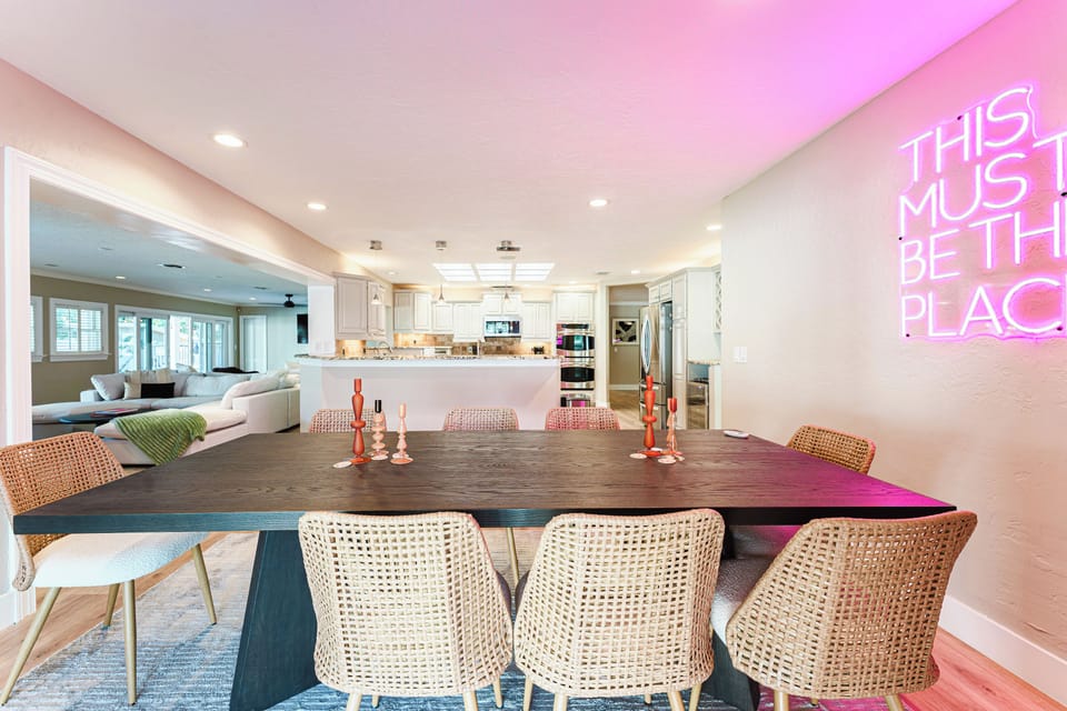 Deluxe Villa, 5 Bedrooms, Garden View | Dining room