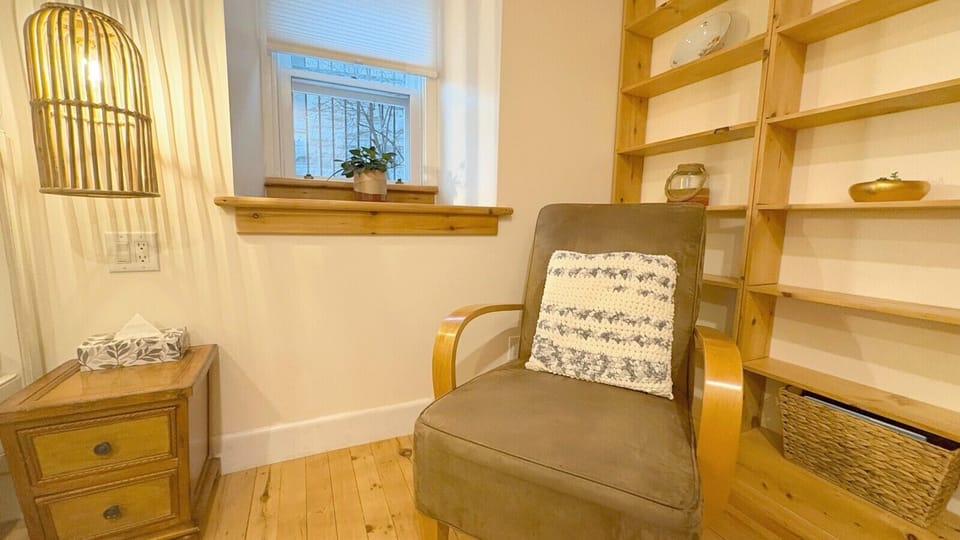 Hideaway_readingChair_01sm