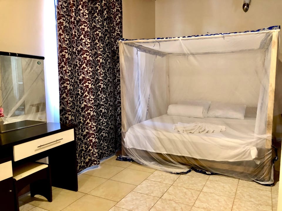 Iron/ironing board, free WiFi