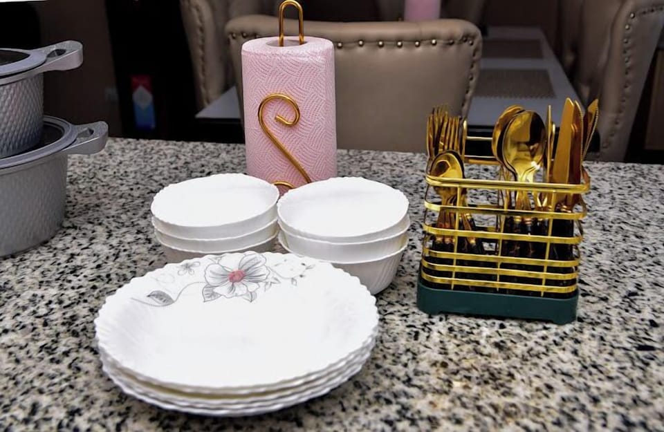 Family Apartment | Private kitchen | Fridge, microwave, cookware/dishes/utensils