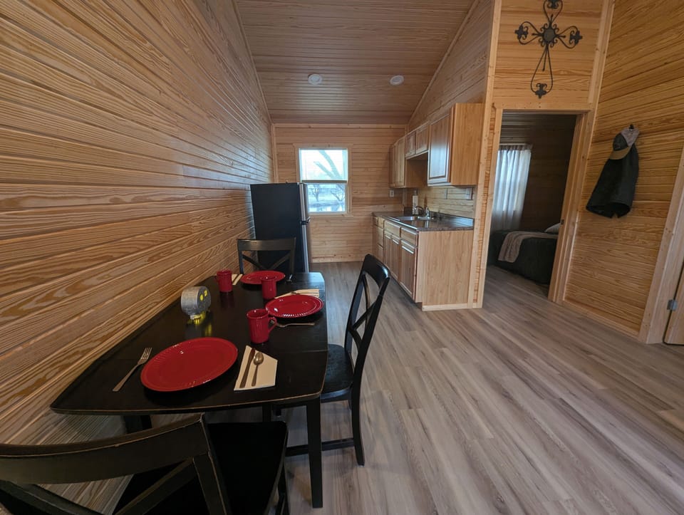 Comfort Cabin | In-room dining