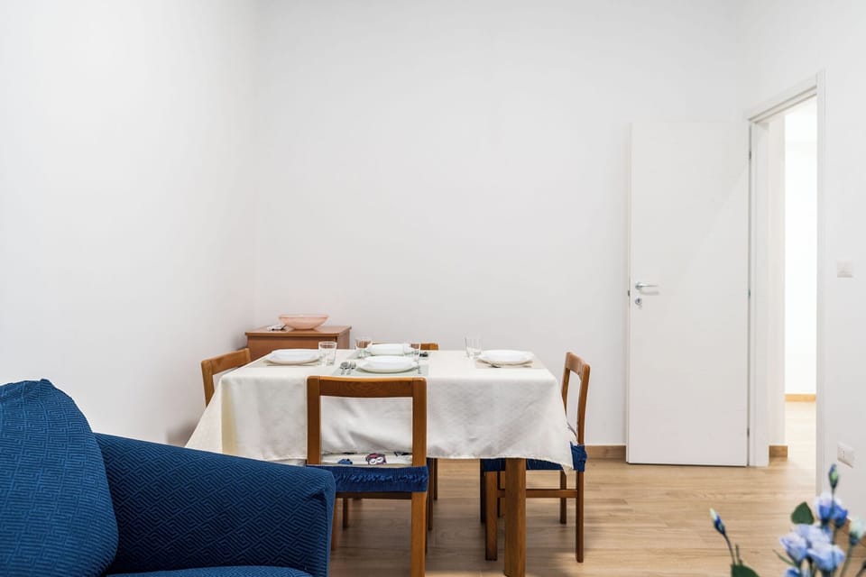 Standard Apartment, 2 Bedrooms (Apartment) | Dining room