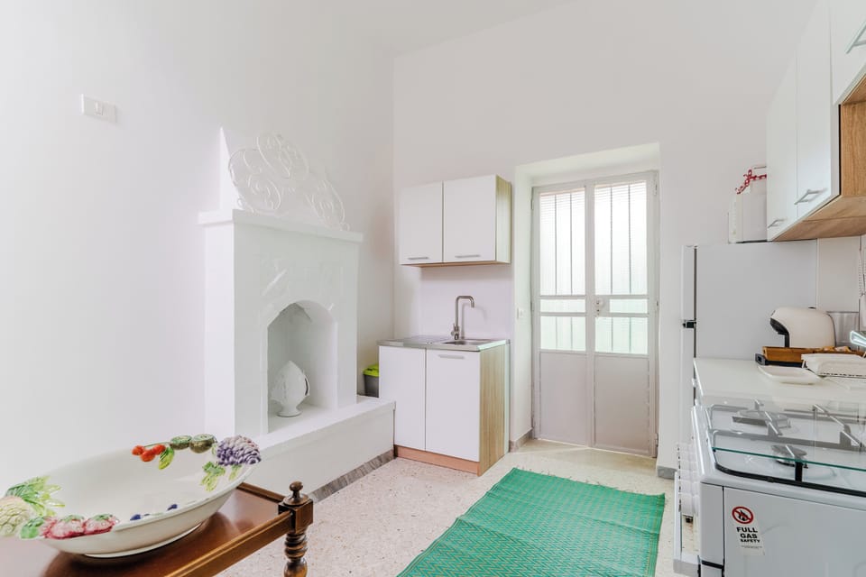Standard Villa, 4 Bedrooms (Apartment) | Private kitchen | Fridge, microwave, oven, stovetop