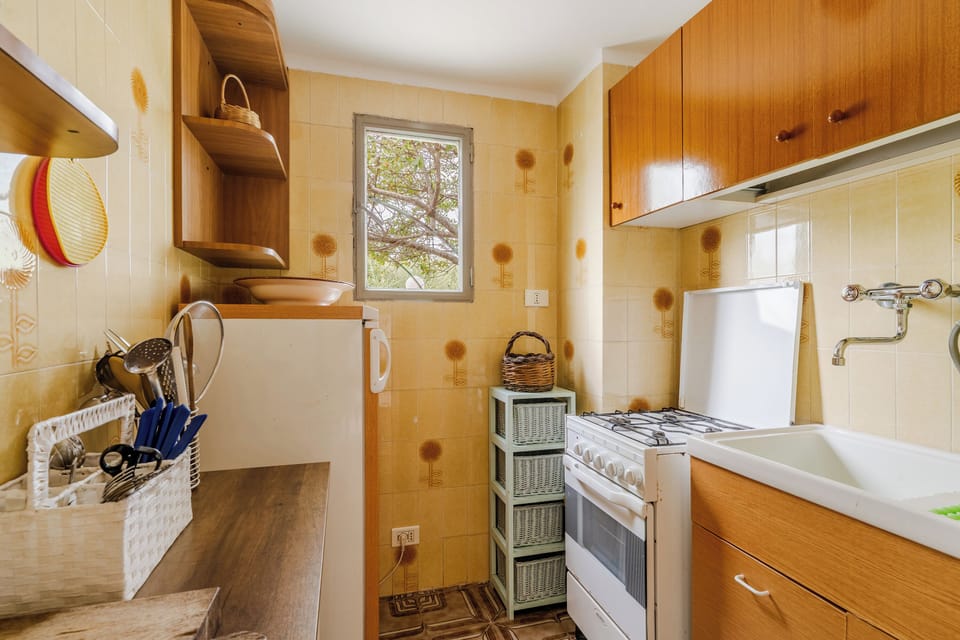 Standard Villa, 4 Bedrooms (Apartment) | Private kitchen | Fridge, microwave, oven, stovetop