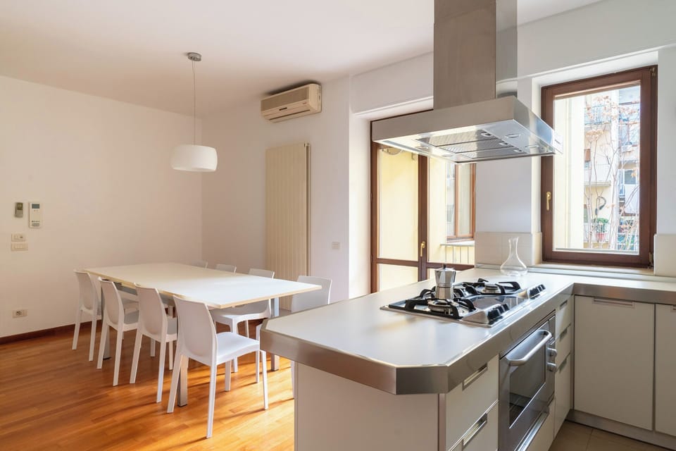 Standard Apartment, 4 Bedrooms (Apartment) | Private kitchen | Fridge, microwave, oven, stovetop